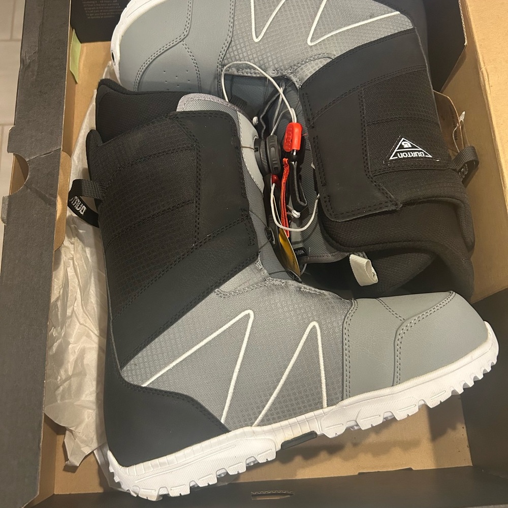 Burton 11.5 New Louder Snowboard Boots in Black and Gray